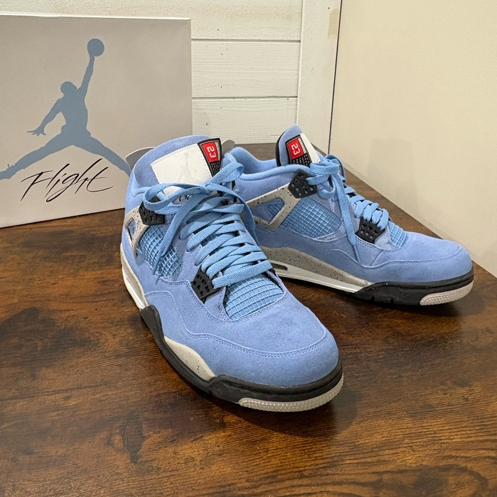 Air Jordan 4 Retro ‘University Blue’